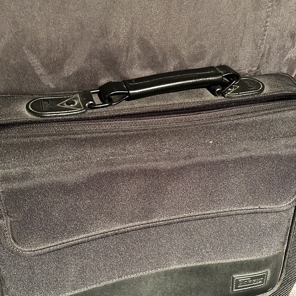 Targus Laptop Bag Classic Slim Briefcase Messenger Bag,Foam Padded Laptop Case - Picture 3 of 15